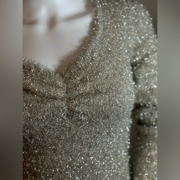 C&V Chelsea & Violet Silver Long Sleeve Metallic Eyelash Sweater - Picture 4 of 10